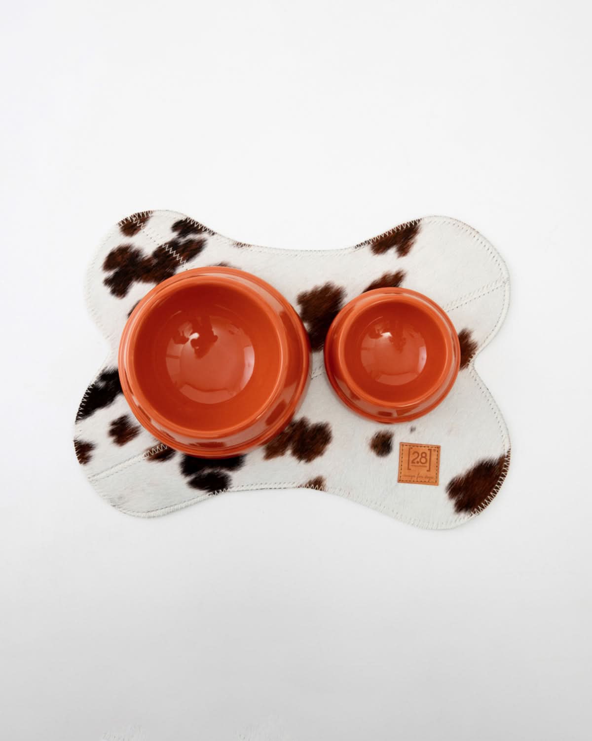 פלייסמט מעוצב לקערות לכלב ולחתול | BRUCE COWHIDE PLACEMAT