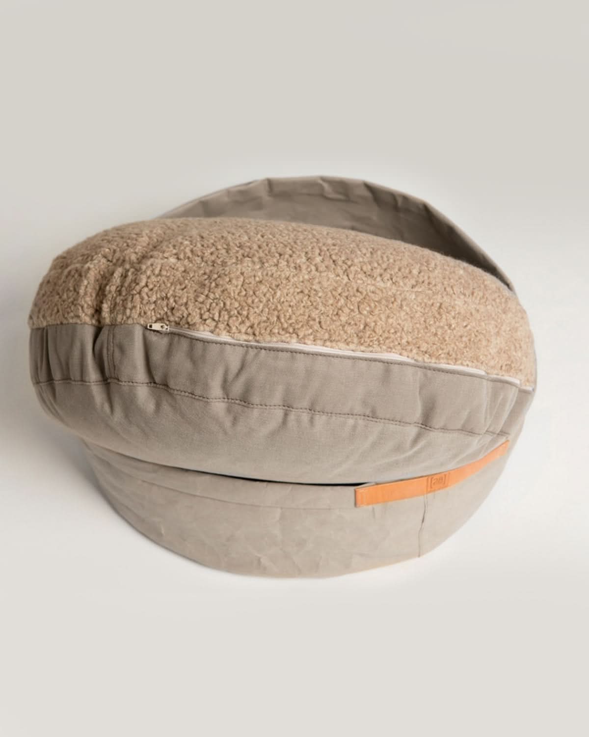 מיטת כלבים וחתולים