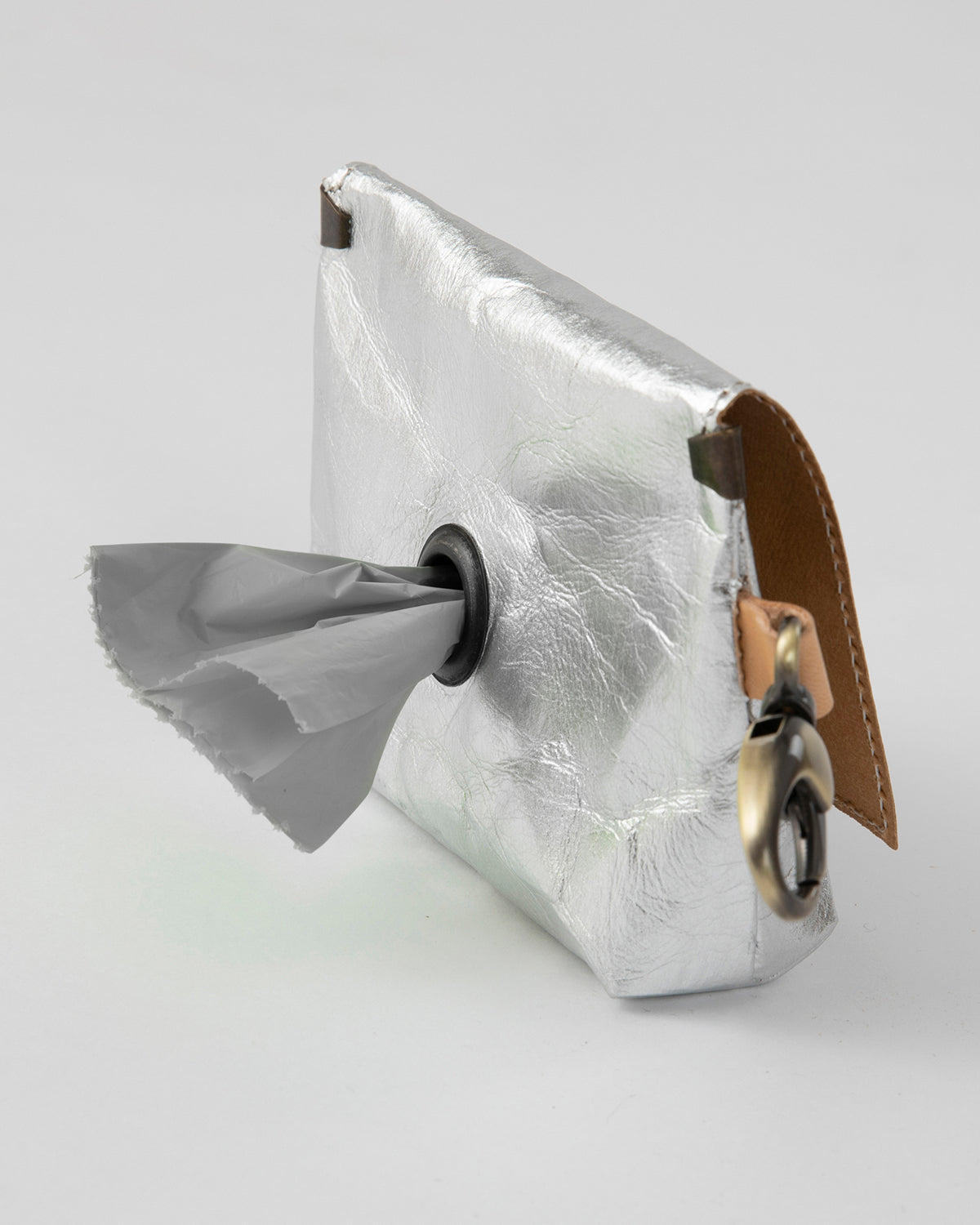 OLIVIERO POO BAG HOLDER | נרתיק לשקיות איסוף