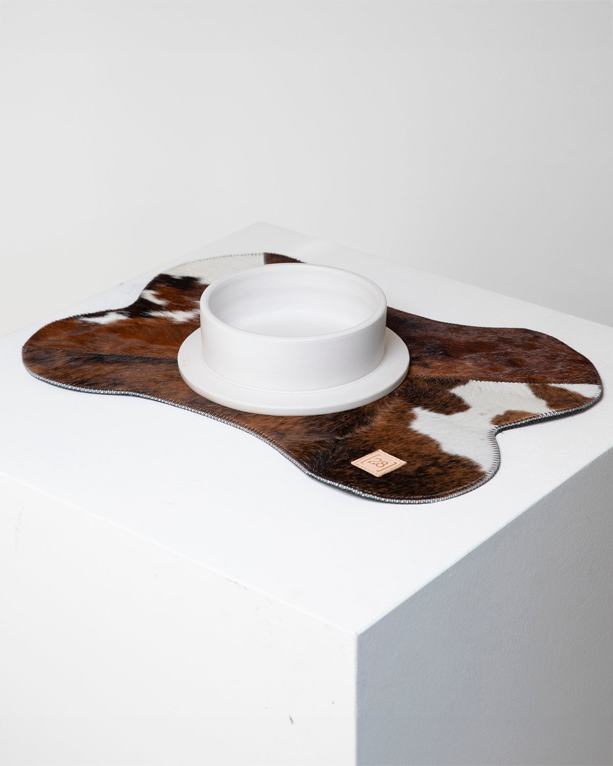 BRUCE HIDE PLACEMAT | פלייסמט לקרות לכלב ולחתול