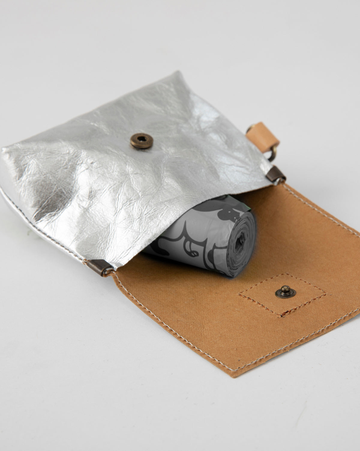 OLIVIERO POO BAG HOLDER | נרתיק לשקיות איסוף