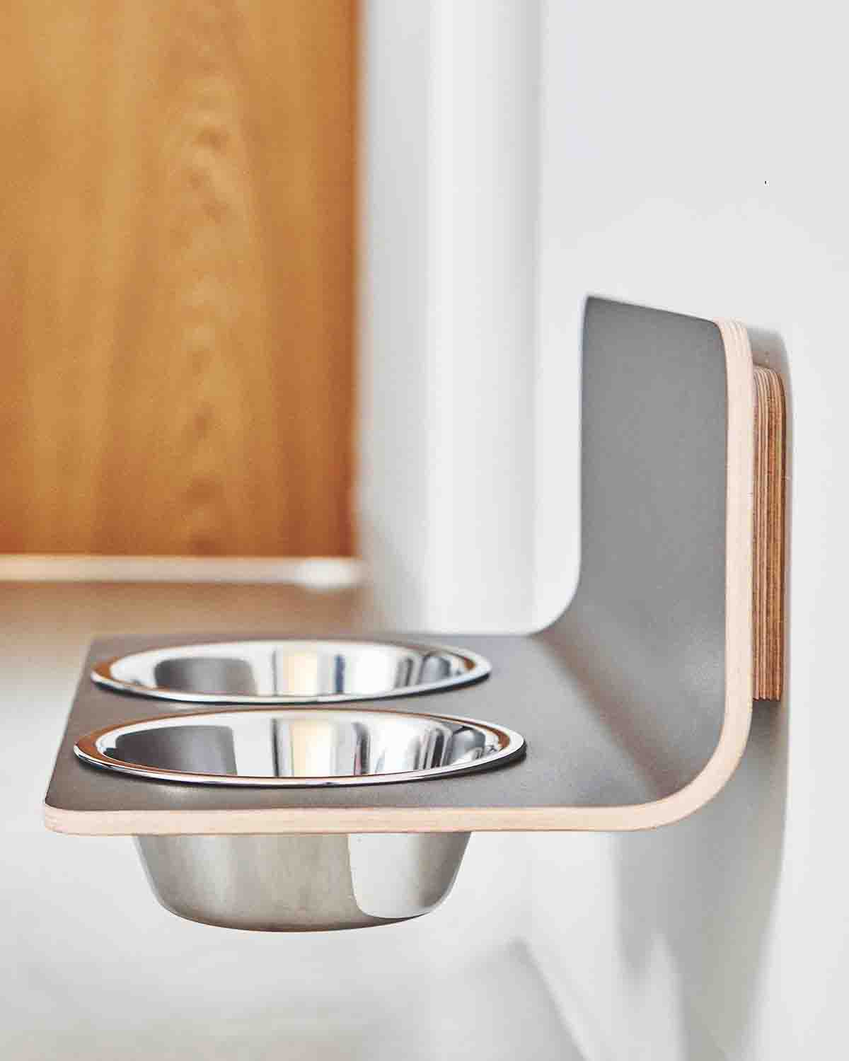 פינות אוכל לחתולים וכלבים