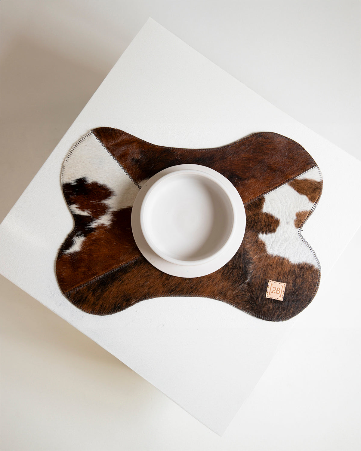 BRUCE HIDE PLACEMAT | פלייסמט לקרות לכלב ולחתול