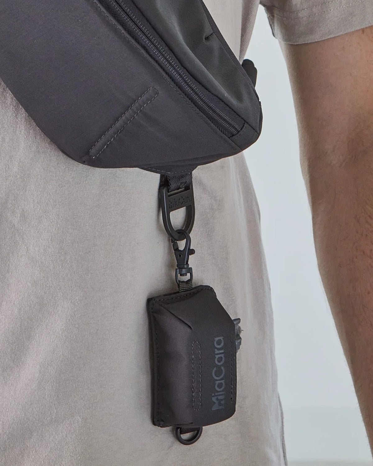 SACCHETTO DOG POO BAG HOLDER| נרתיק לשקיות איסוף לכלב