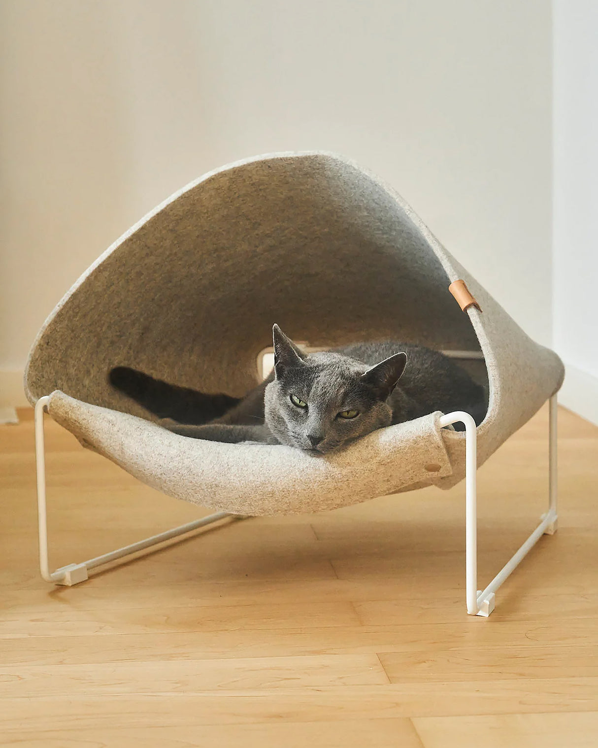 Loggia Cat Cave Bed | מיטת מאורה לחתולים
