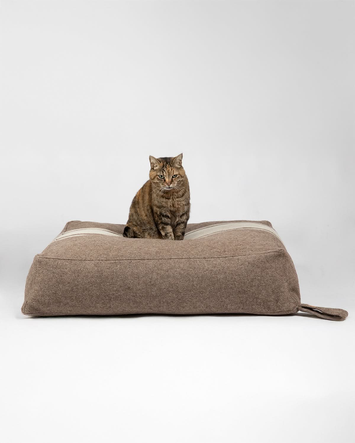 YOUSUF RECYCLED WOOL DOG BED | מיטה לכלב