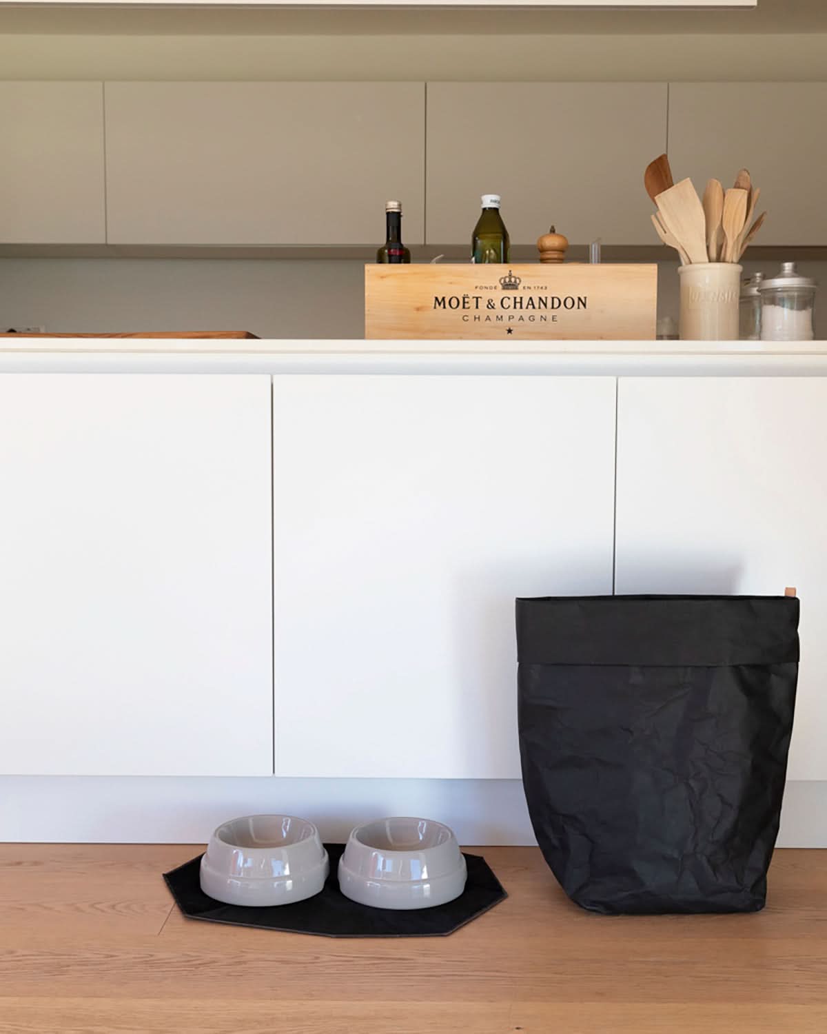 אחסון מזון לכלבים