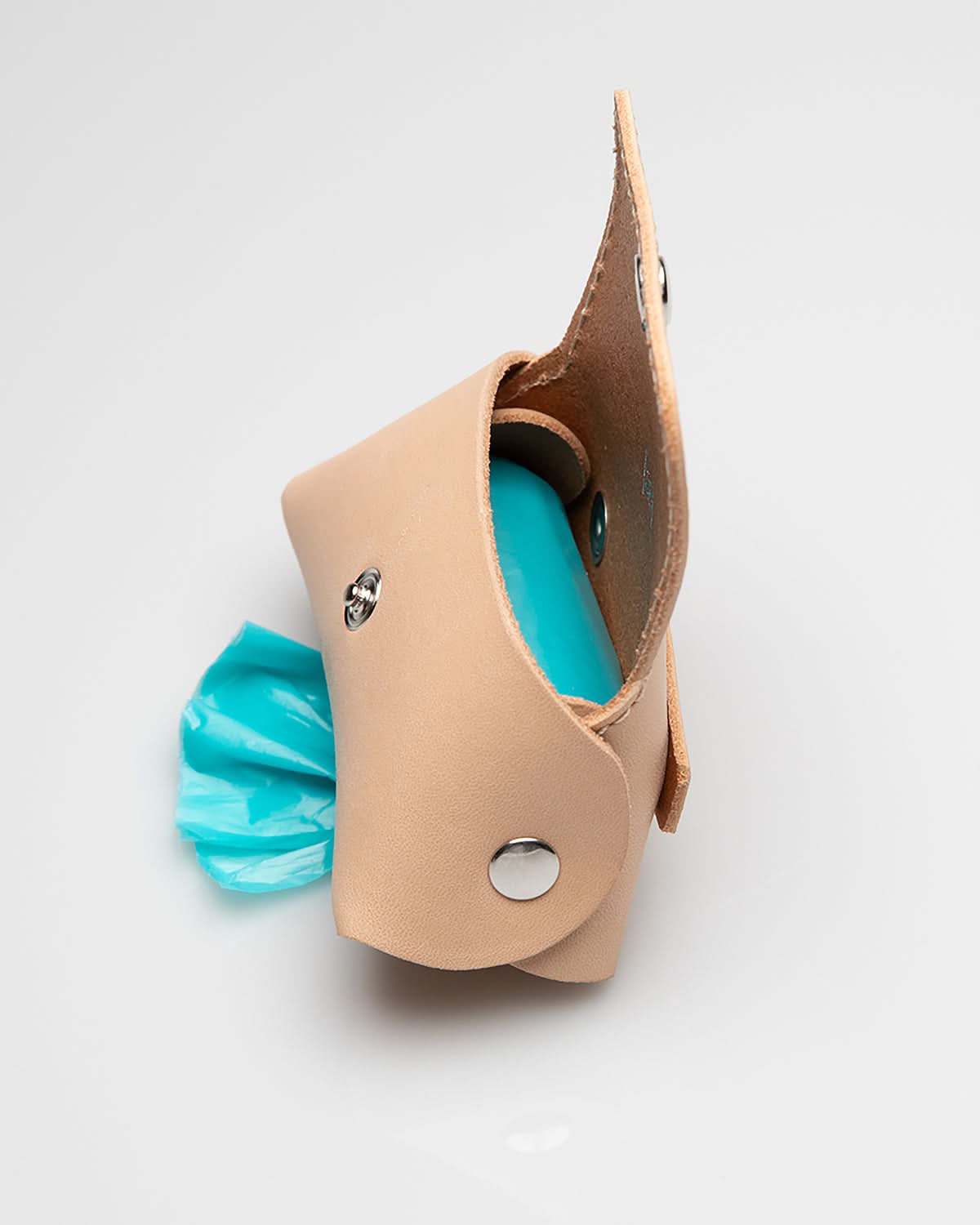 GERDA POOP BAG HOLDER | נרתיק שקיות איסוף מעור