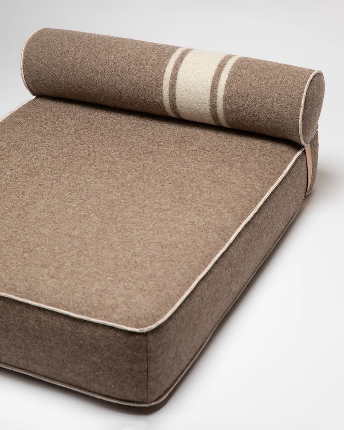 GIAMPAOLO RECYCLED WOOL DOG LOUNGE BED | מיטת לאונג׳ לכלב