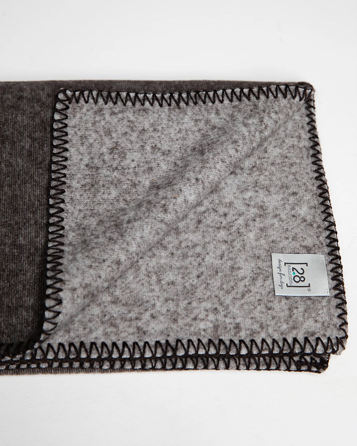 Yuki Dog Blanket | שמיכת במבוק לכלב