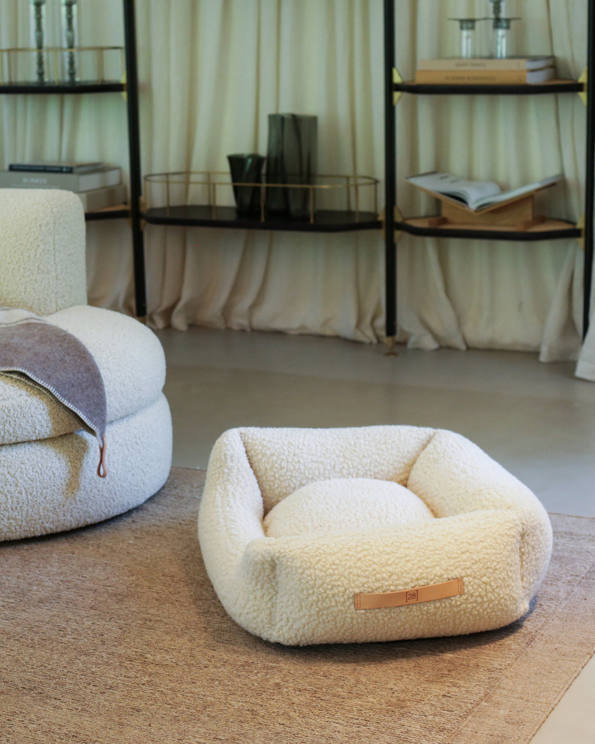 HENRI BOUCLÉ WOOL DOG BED | מיטה לכלב