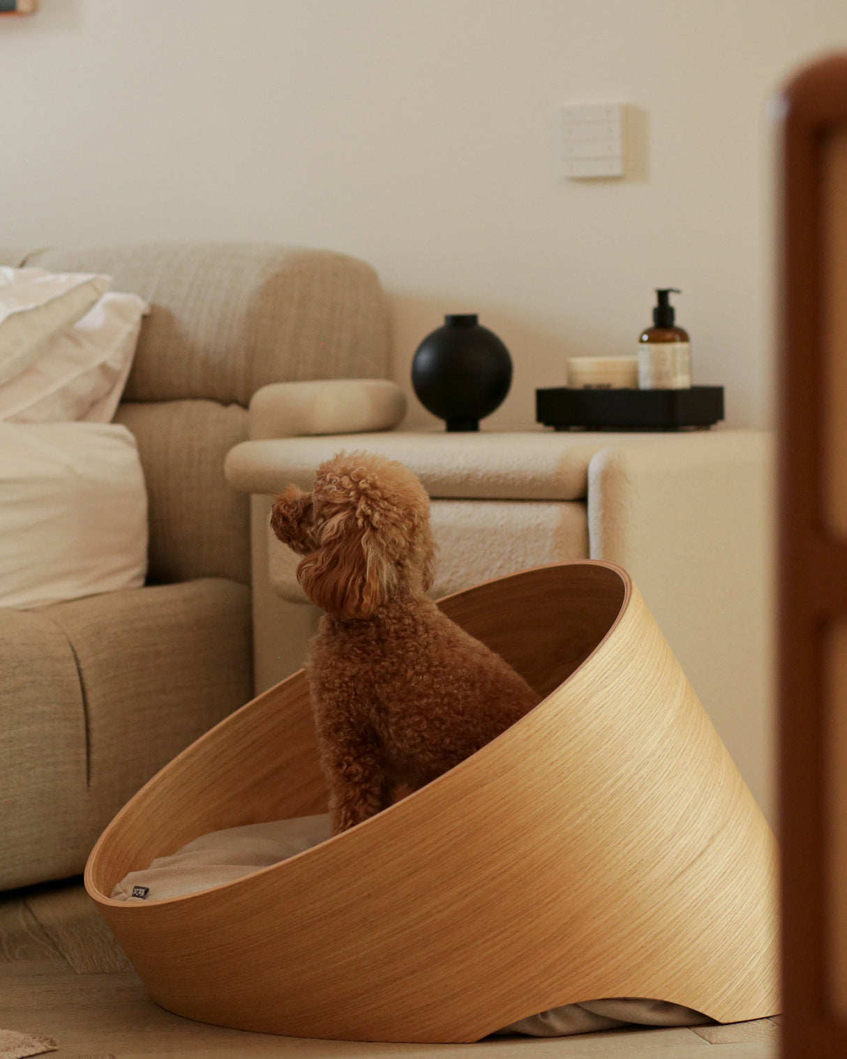 מיטת עץ אורתופדית לכלבים ולחתולים | COVO DOG & CAT CAVE BED