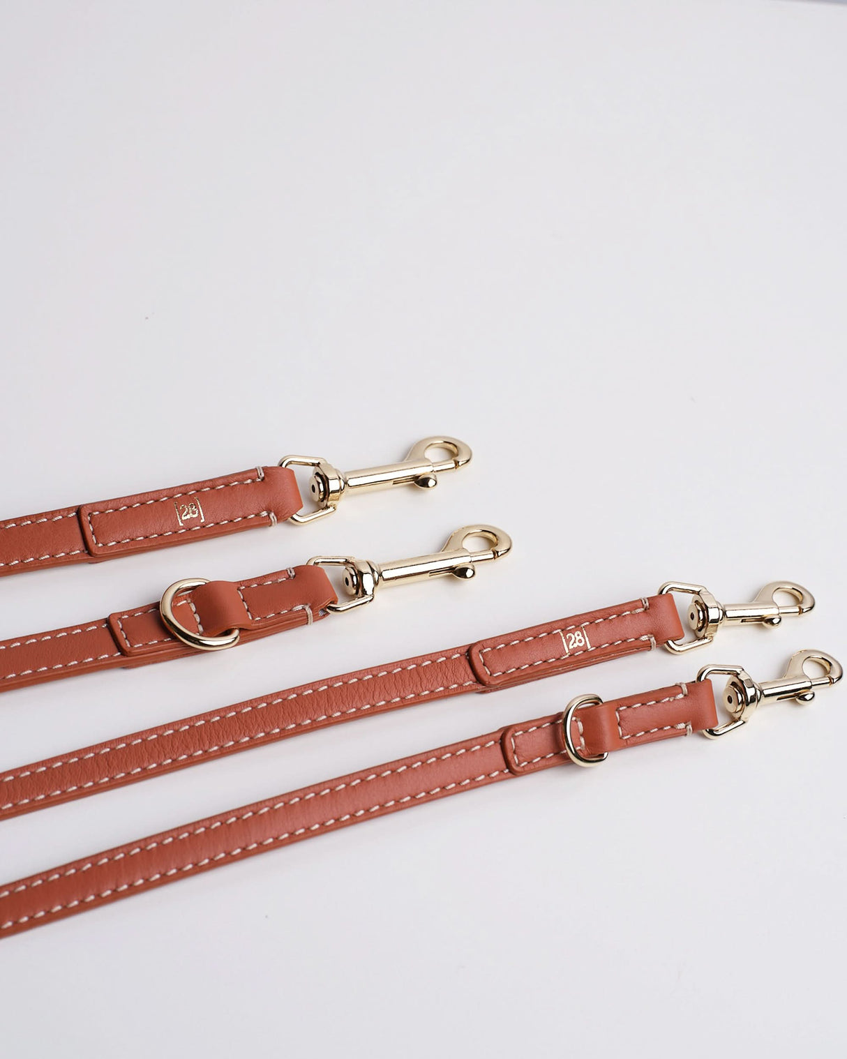 GABRIELE FREE-HANDS LONG LEATHER DOG LEASH | רצועת עור ארוכה ומתכווננת לכלבים