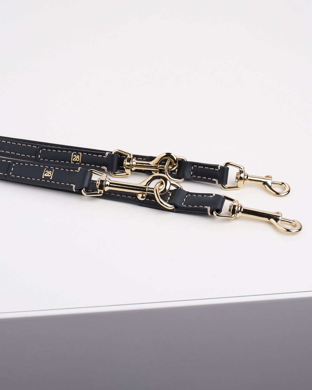 GABRIELE FREE-HANDS LONG LEATHER DOG LEAD | רצועת עור ארוכה ומתכווננת לכלבים