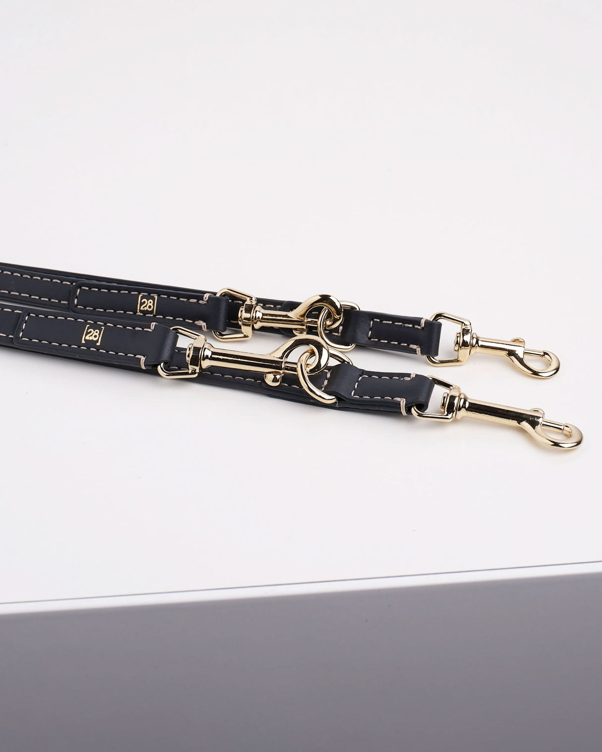 GABRIELE FREE-HANDS LONG LEATHER DOG LEASH | רצועת עור ארוכה ומתכווננת לכלבים