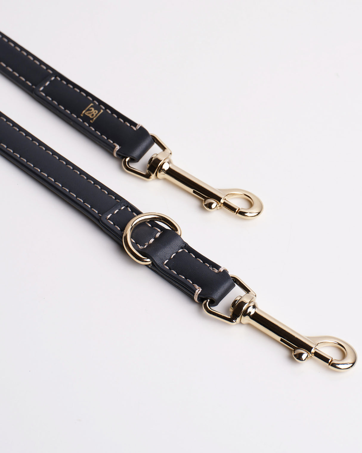 GABRIELE FREE-HANDS LONG LEATHER DOG LEAD | רצועת עור ארוכה ומתכווננת לכלבים