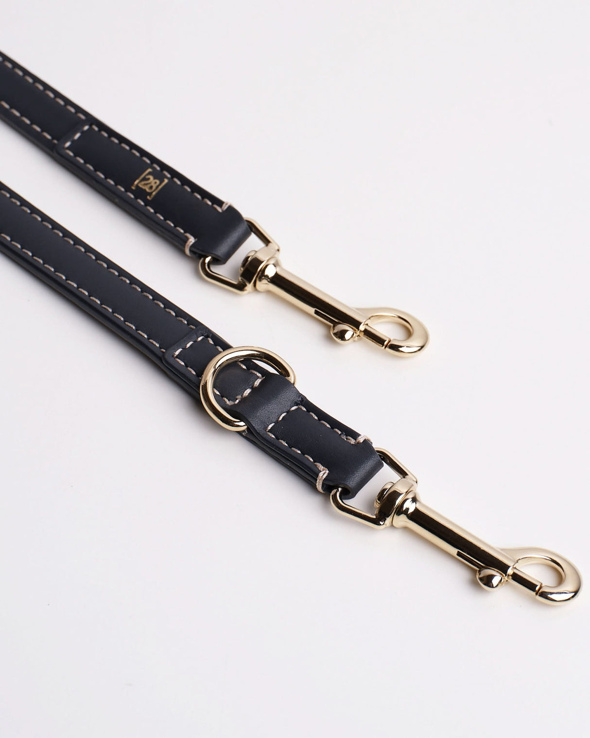 GABRIELE FREE-HANDS LONG LEATHER DOG LEASH | רצועת עור ארוכה ומתכווננת לכלבים