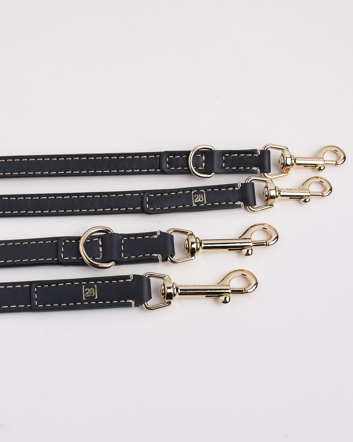 GABRIELE FREE-HANDS LONG LEATHER DOG LEAD | רצועת עור ארוכה ומתכווננת לכלבים