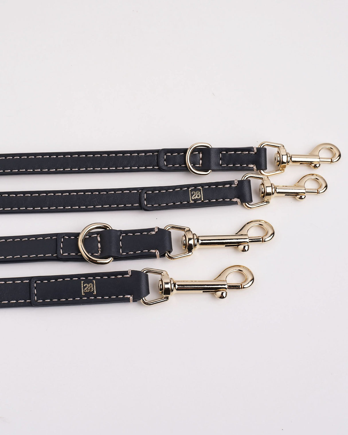 GABRIELE FREE-HANDS LONG LEATHER DOG LEASH | רצועת עור ארוכה ומתכווננת לכלבים