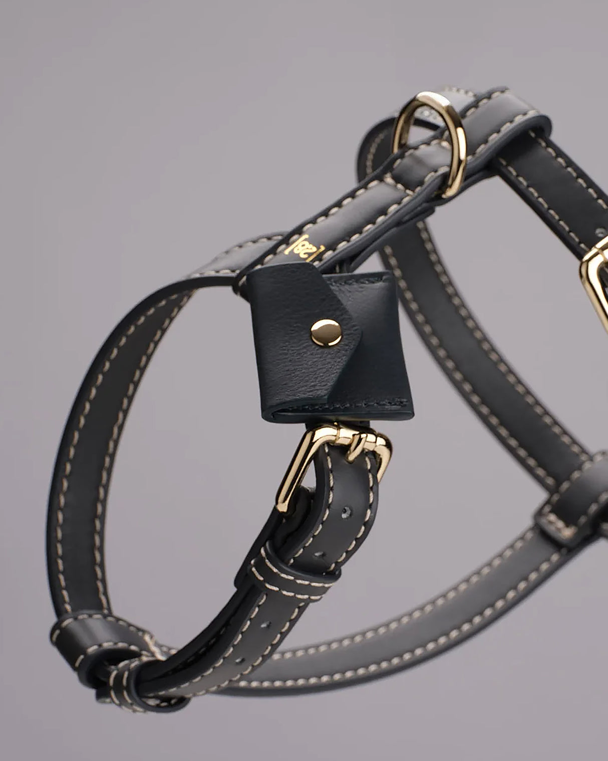 UGO AirTag® LEATHER HOLDER | קייס איירטאג לקולר ולרתמה לכלב