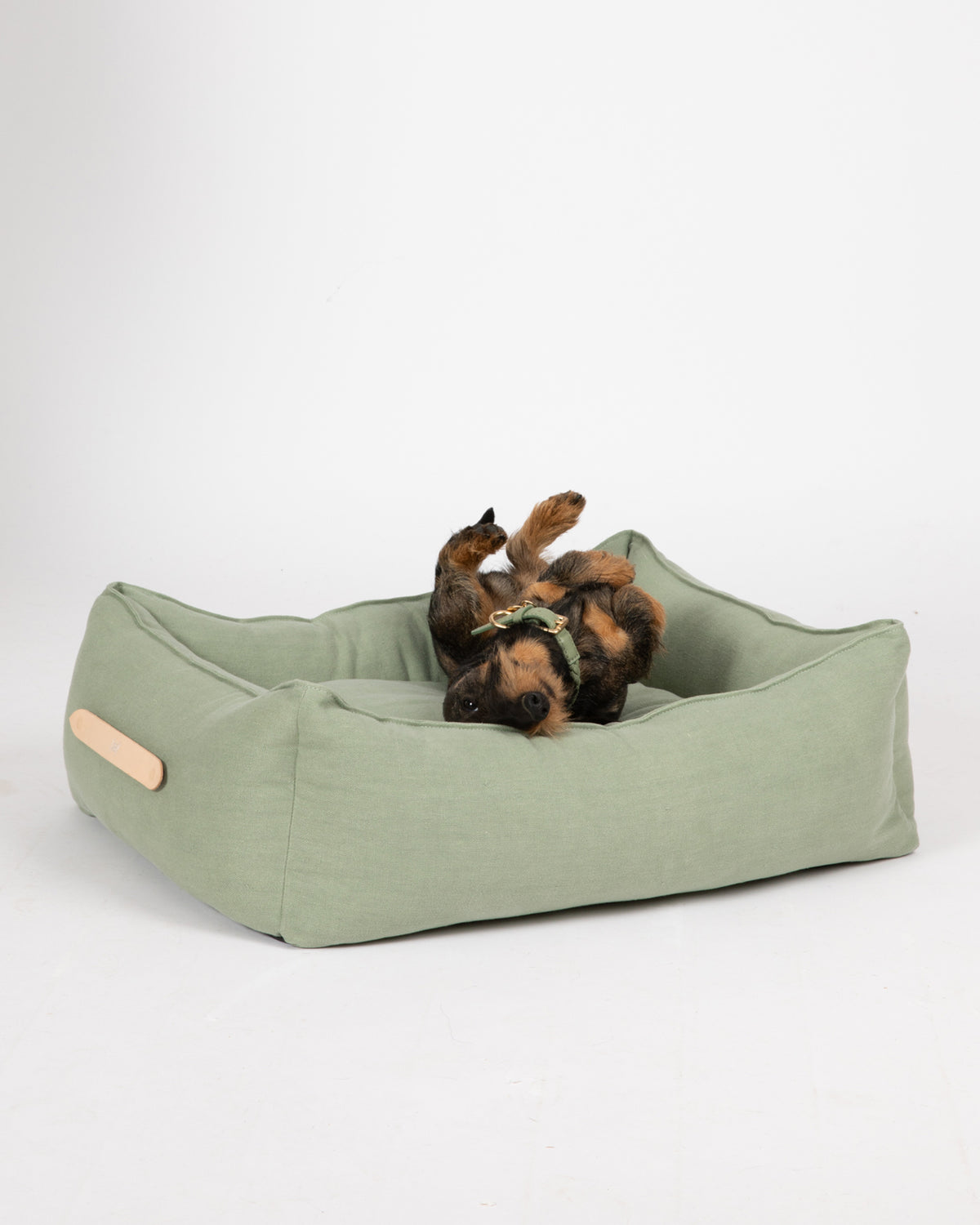 מיטה לכלב מפשתן טהור | EDWARD PURE LINEN DOG BED