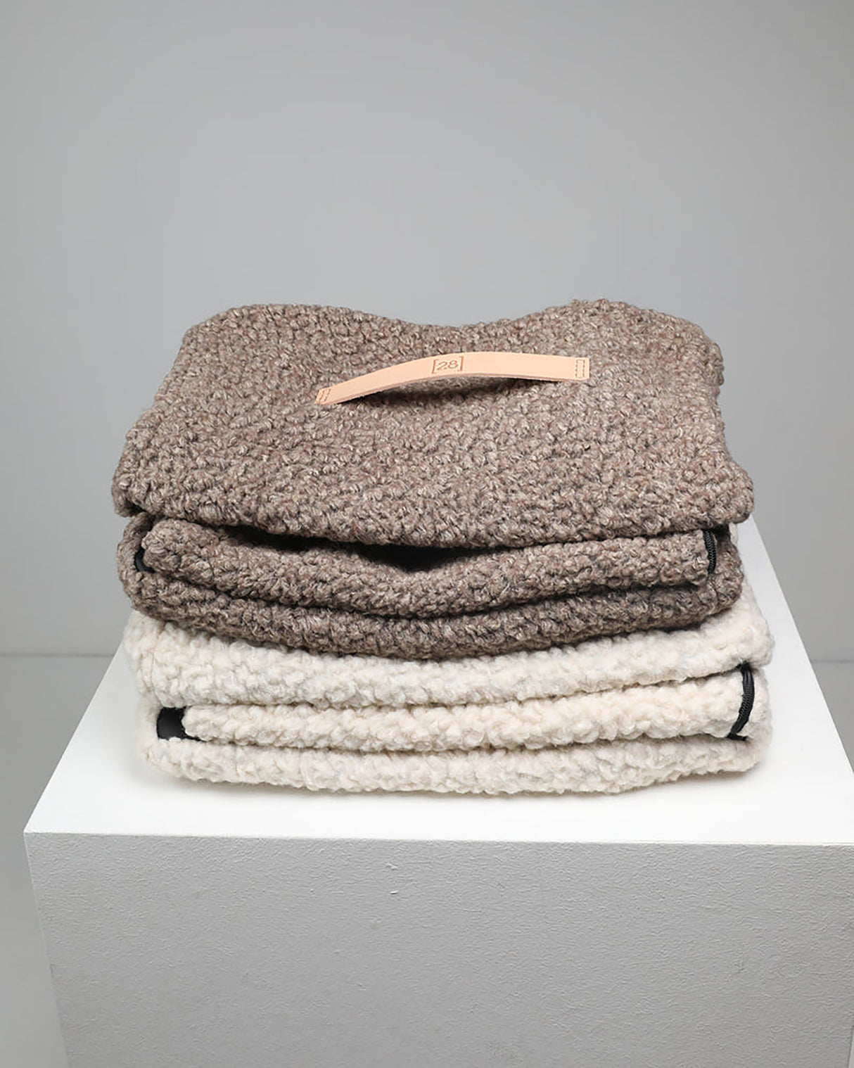 REPLACEMENT BOUCLÉ WOOL COVRE FOR HENRI BED | ריפוד להחלפה למיטה לכלב