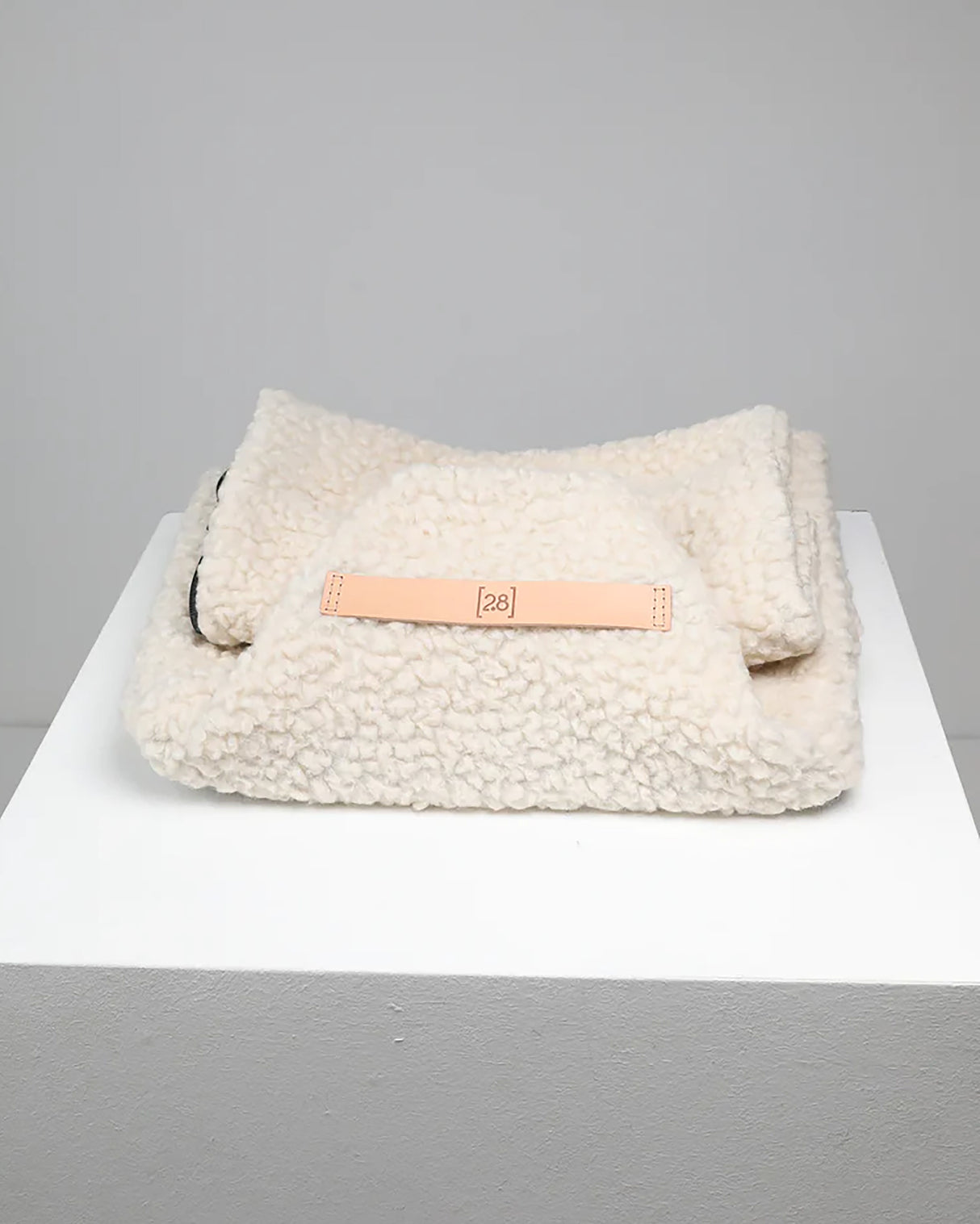 REPLACEMENT BOUCLÉ WOOL COVRE FOR HENRI BED | ריפוד להחלפה למיטה לכלב