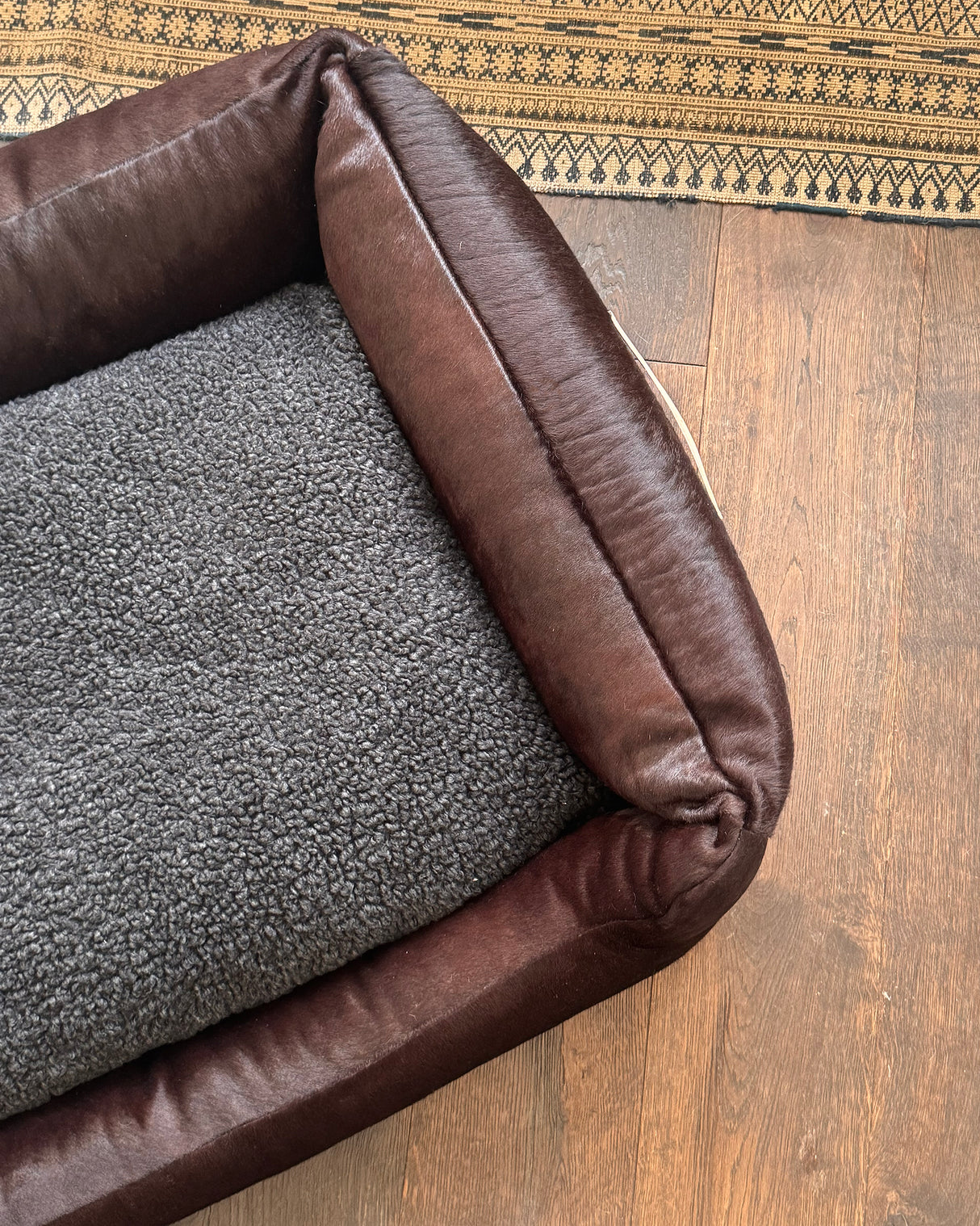 HENRI DARK COWHIDE BED | מיטה לכלב