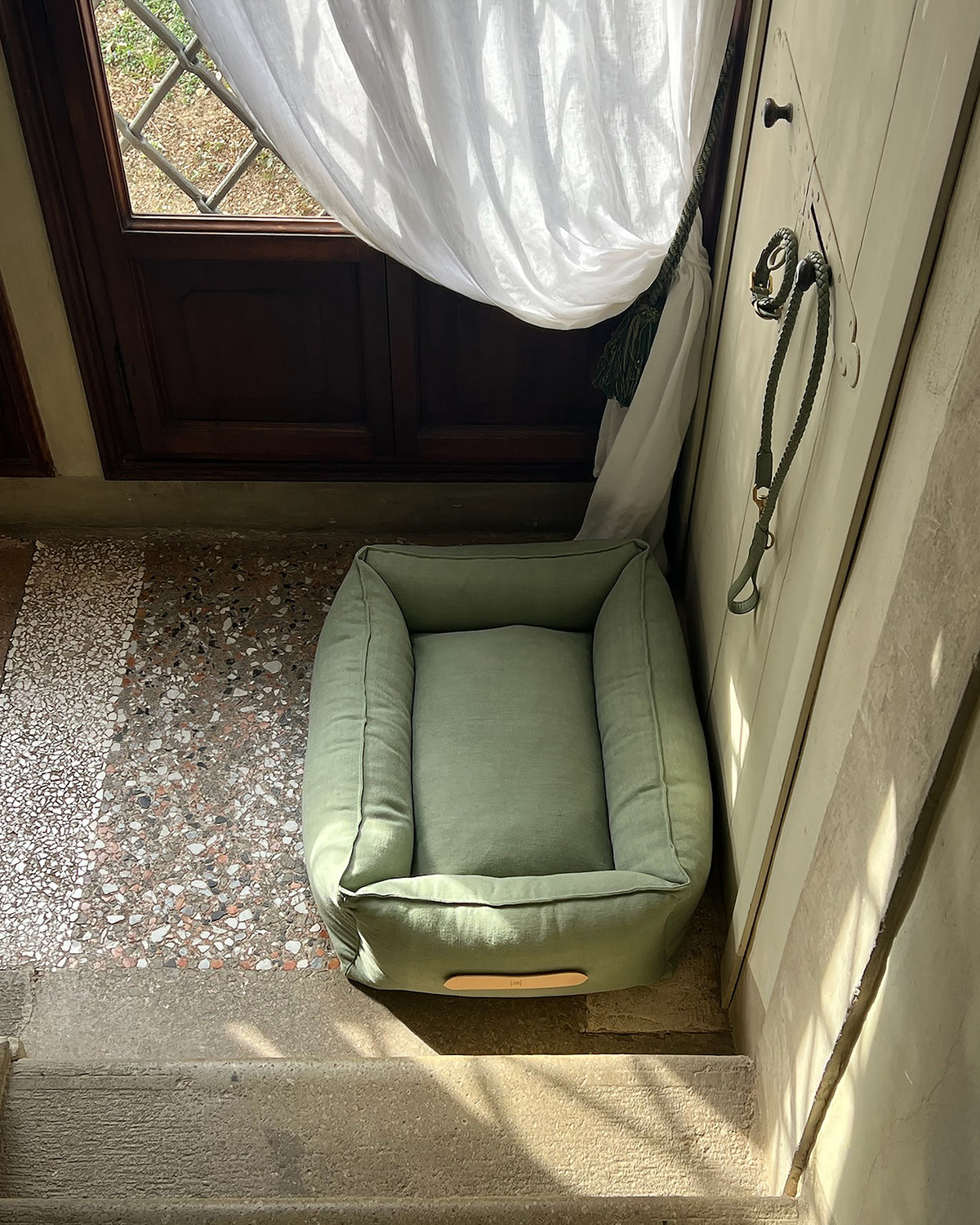 מיטה לכלב מפשתן טהור | EDWARD PURE LINEN DOG BED