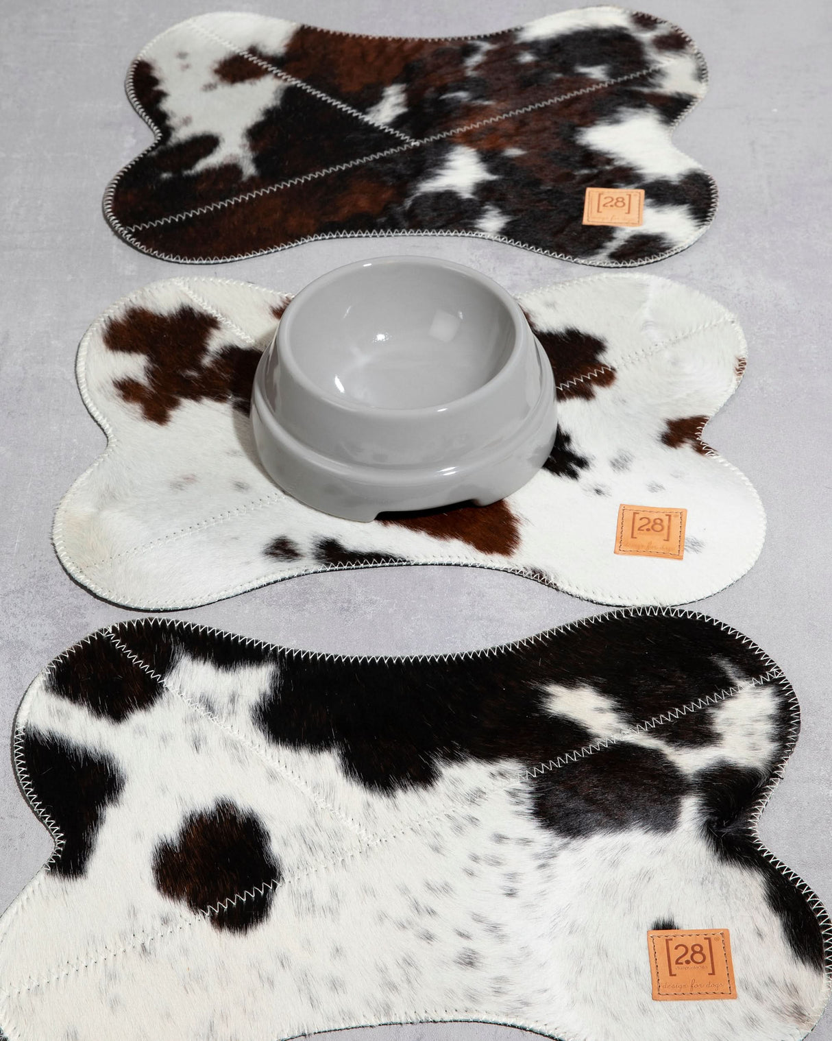 BRUCE COWHIDE PLACEMAT | פלייסמט לקערות לכלב ולחתול