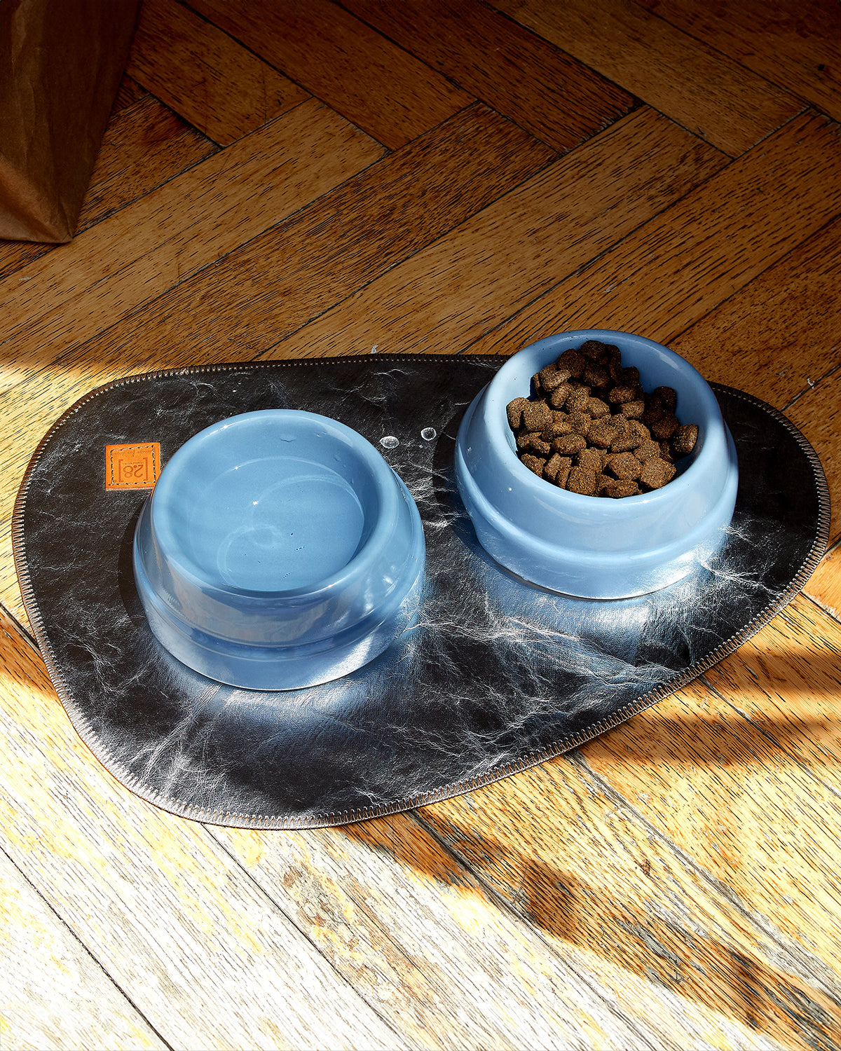 קערות אוכל ומים לחתול וכלב