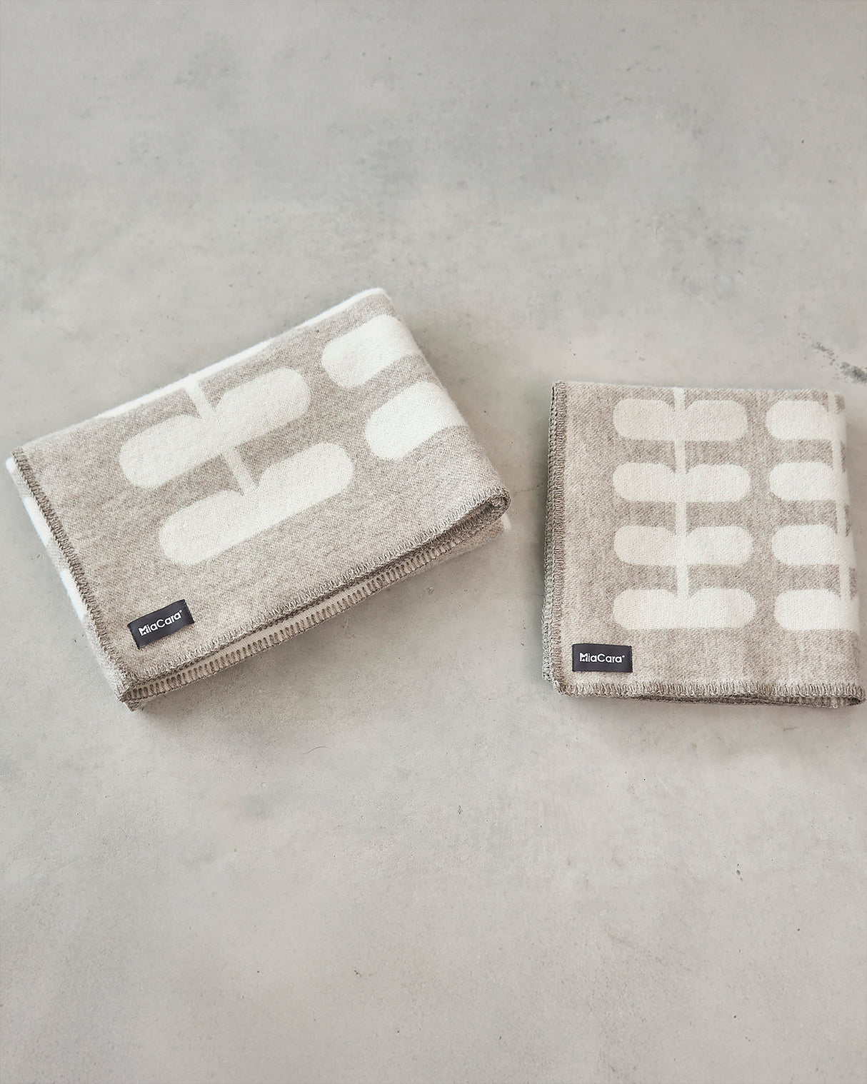 FLORA DOG WOOL BLANKET | שמיכה לכלב