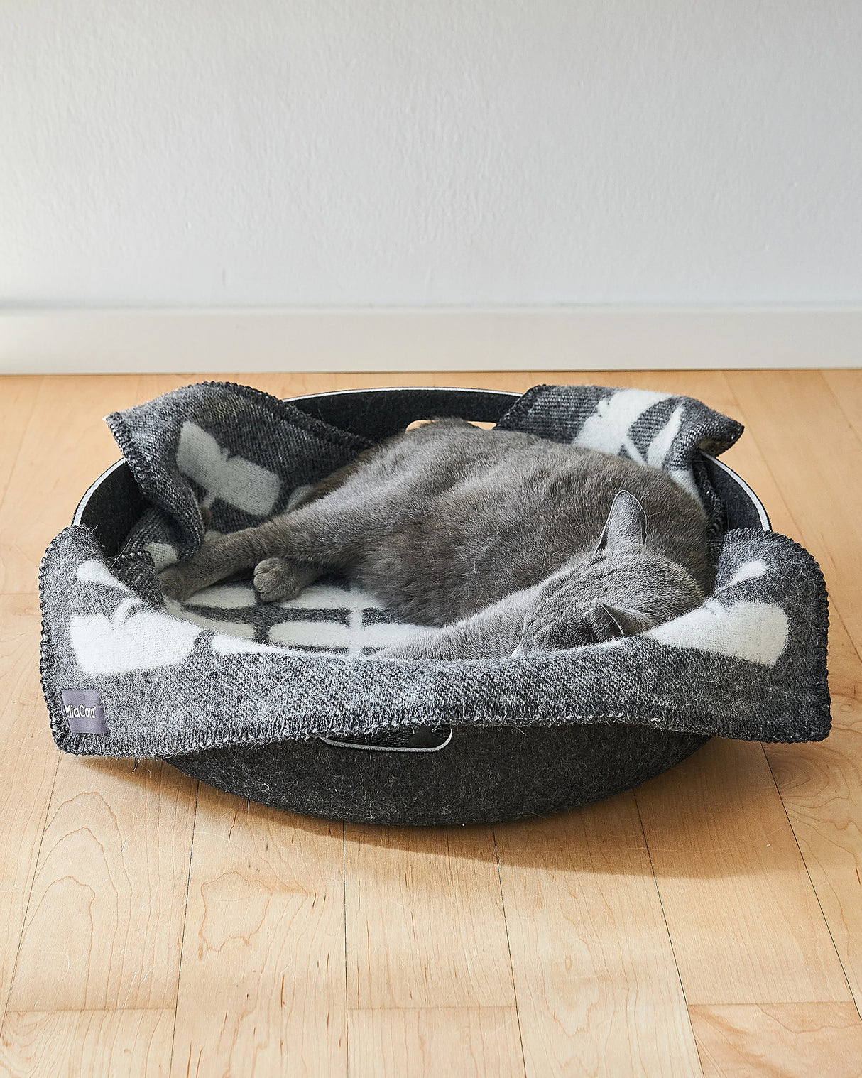 שמיכה צמר מפנקת לחתול | FLORA CAT WOOL BLANKET