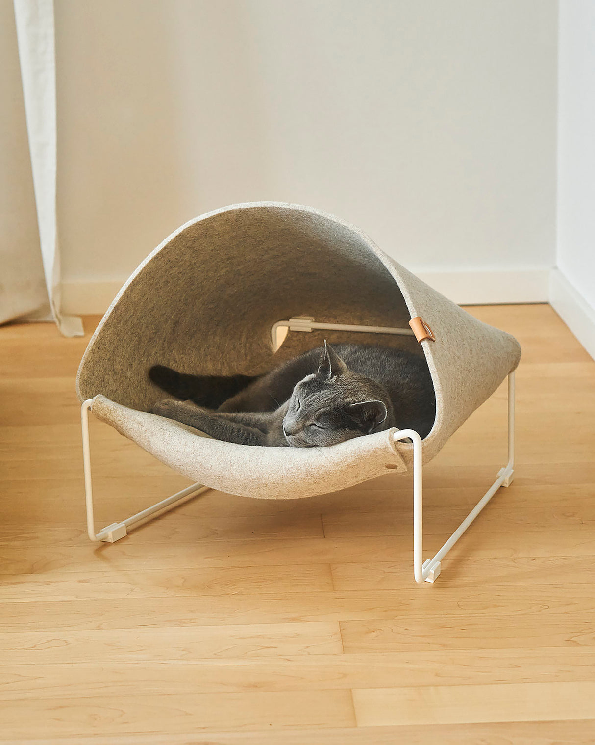 Loggia Cat Cave Bed | מיטת מאורה לחתולים