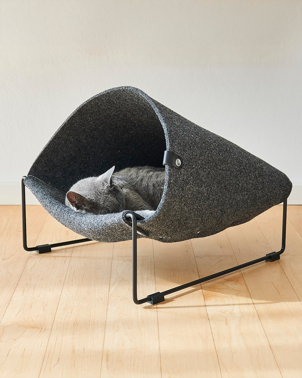 Loggia Cat Cave Bed | מיטת מאורה לחתולים