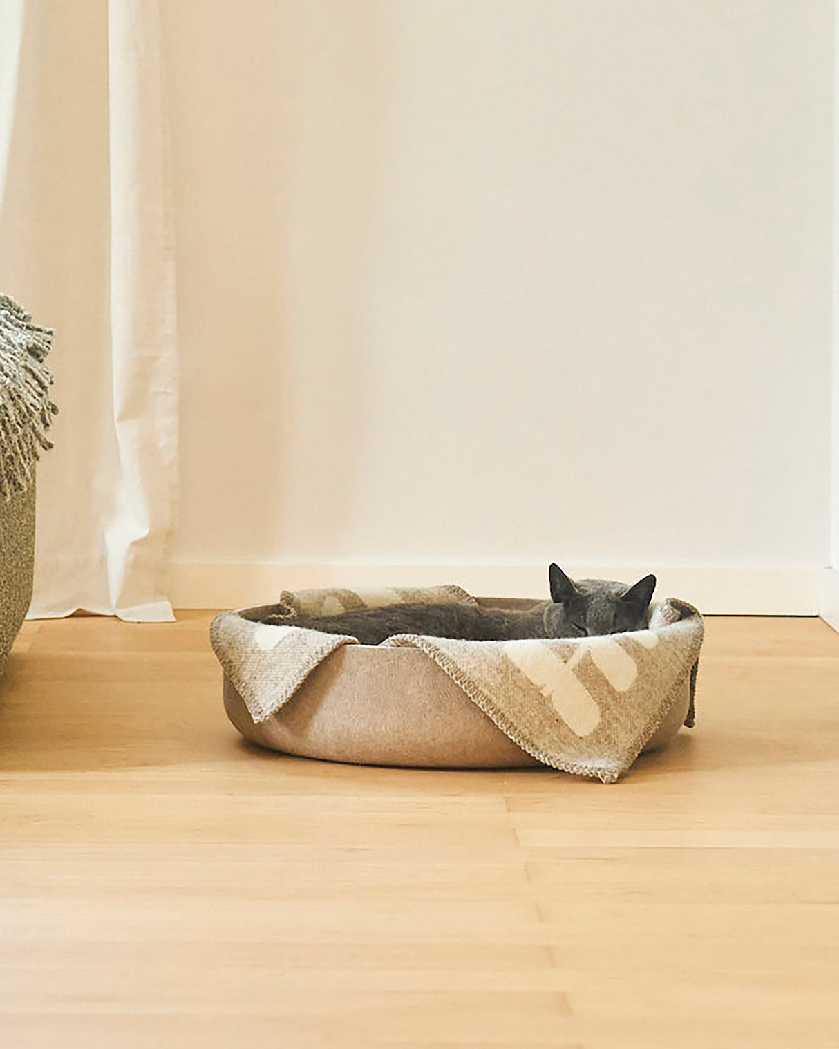 שמיכה צמר מפנקת לחתול | FLORA CAT WOOL BLANKET