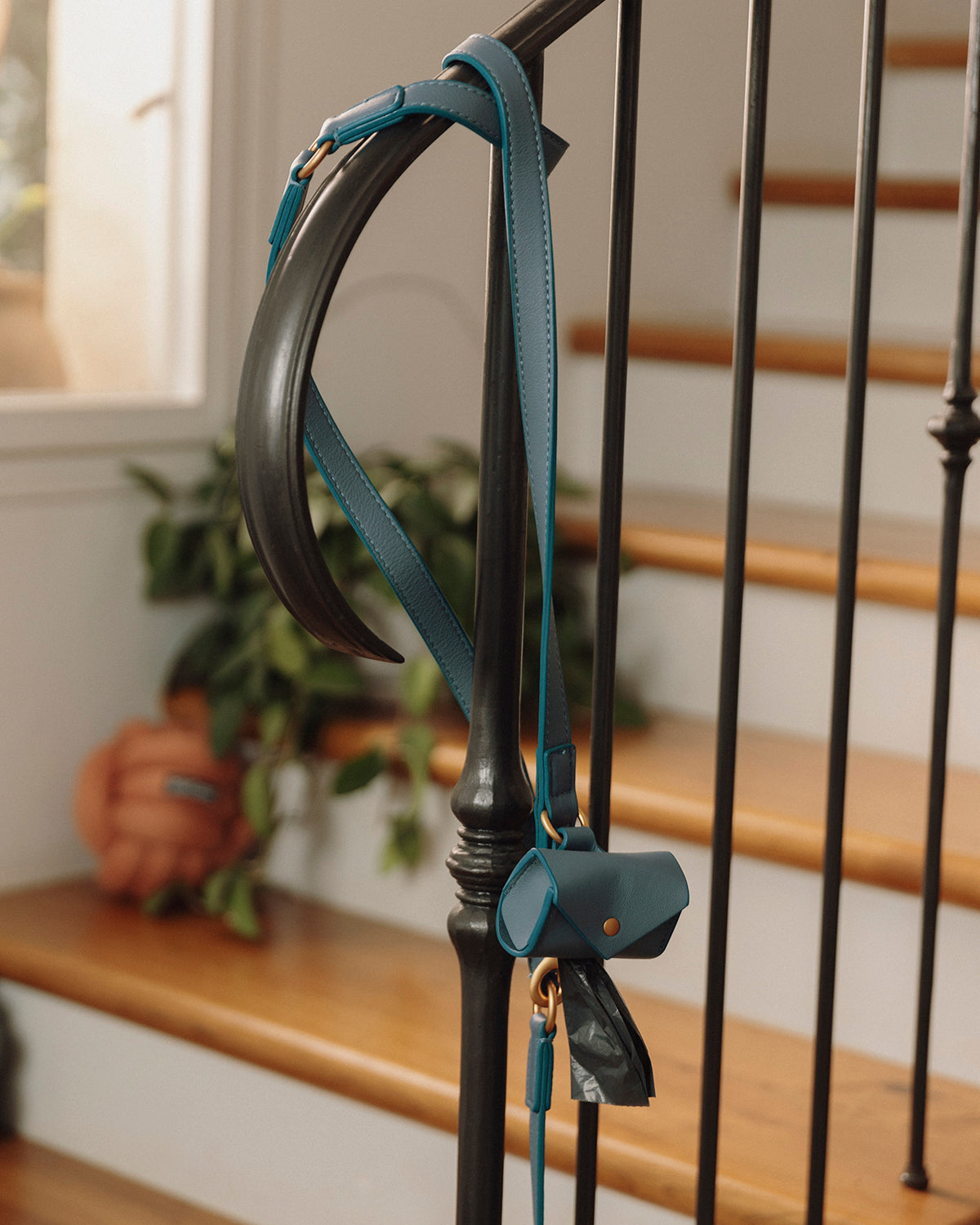 MARIO ADJUSTABLE LEATHER LEAD | רצועת עור מתכווננת לכלב