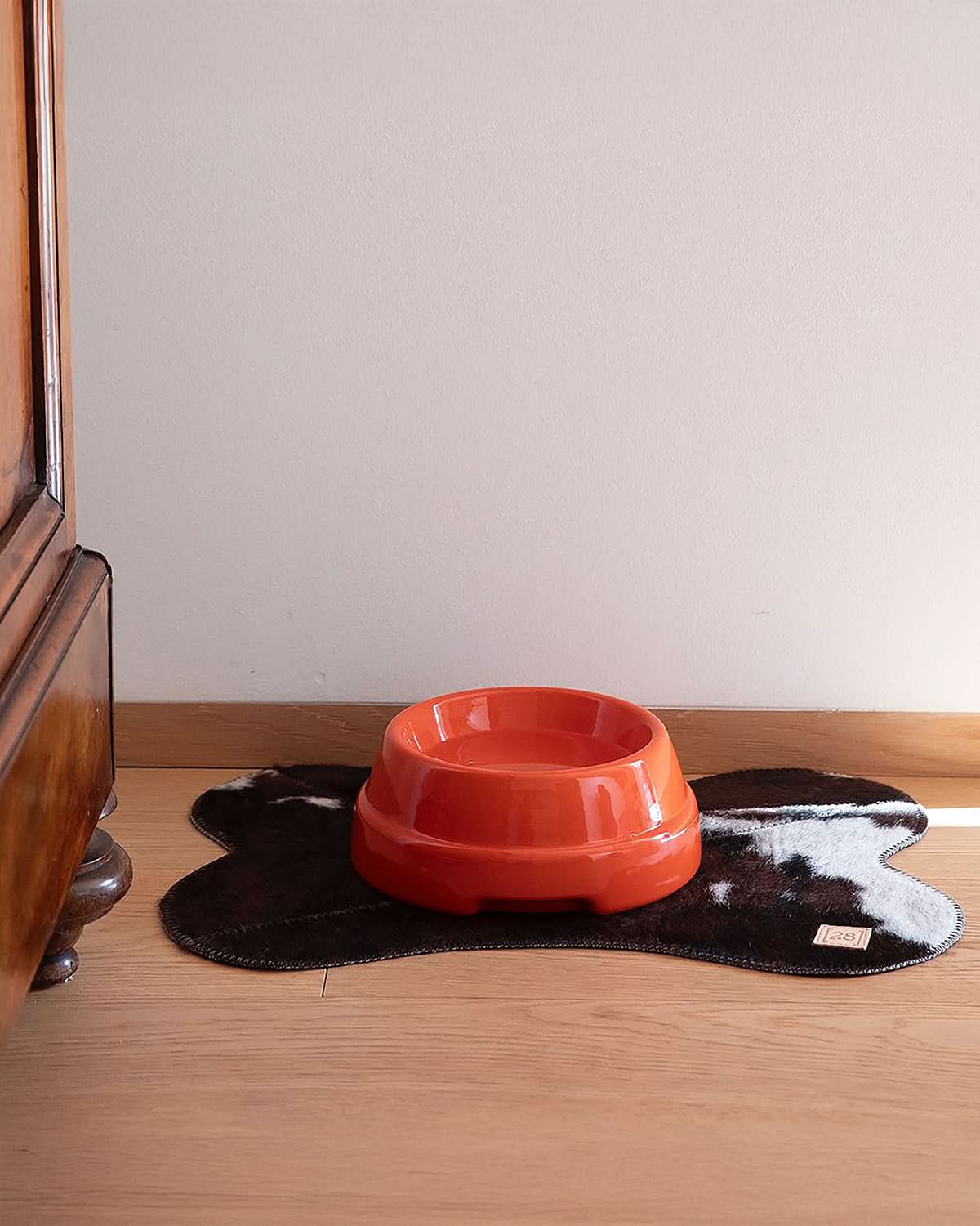פלייסמט מעוצב לקערות לכלב ולחתול | BRUCE COWHIDE PLACEMAT