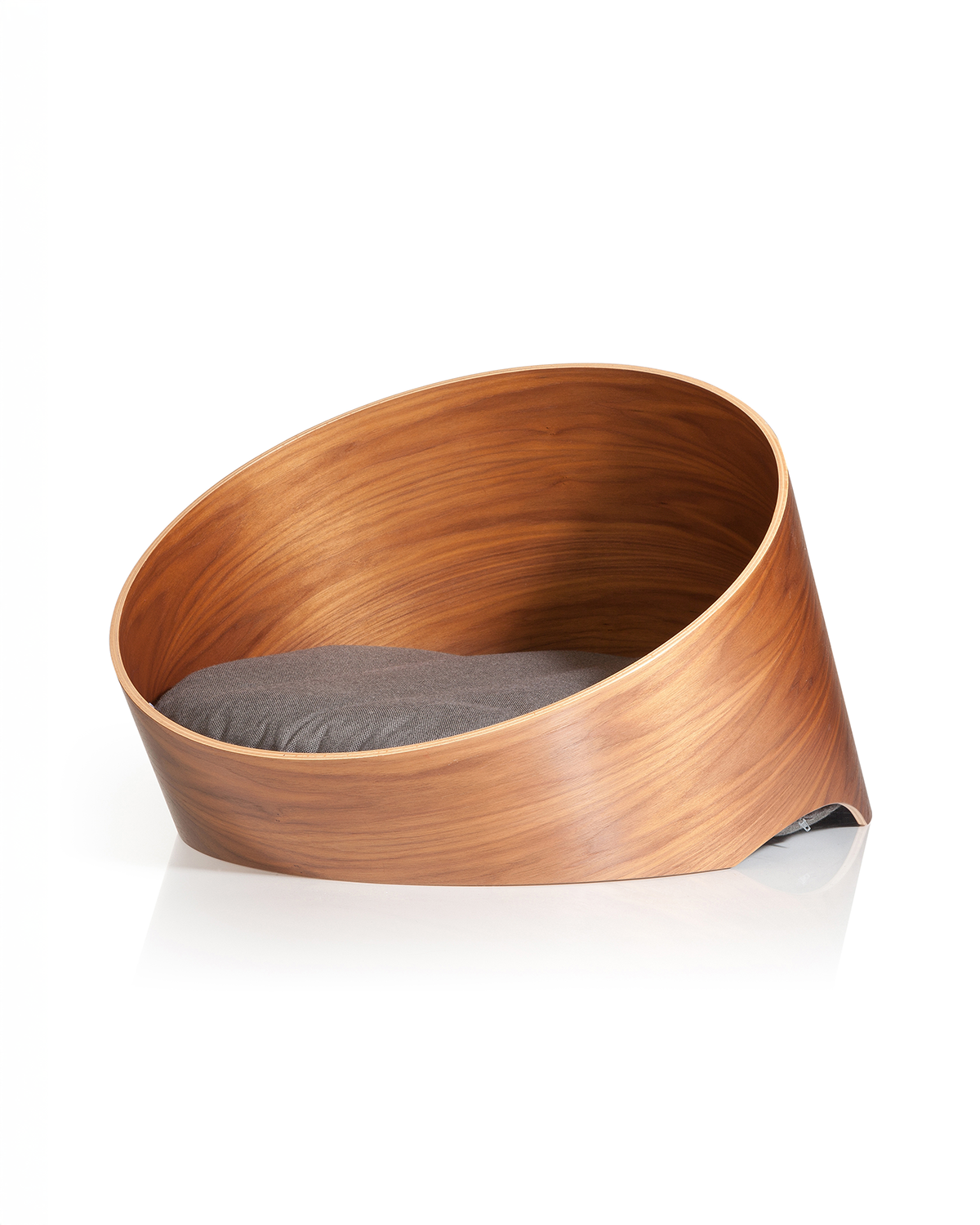 מיטת עץ לכלב