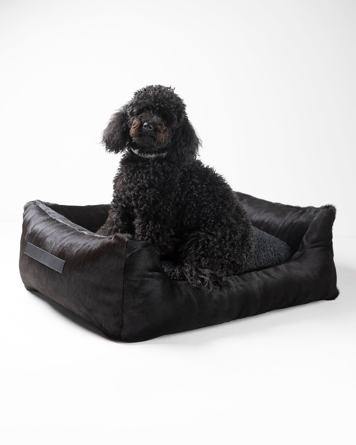 HENRI DARK COWHIDE DOG BED | מיטה לכלב