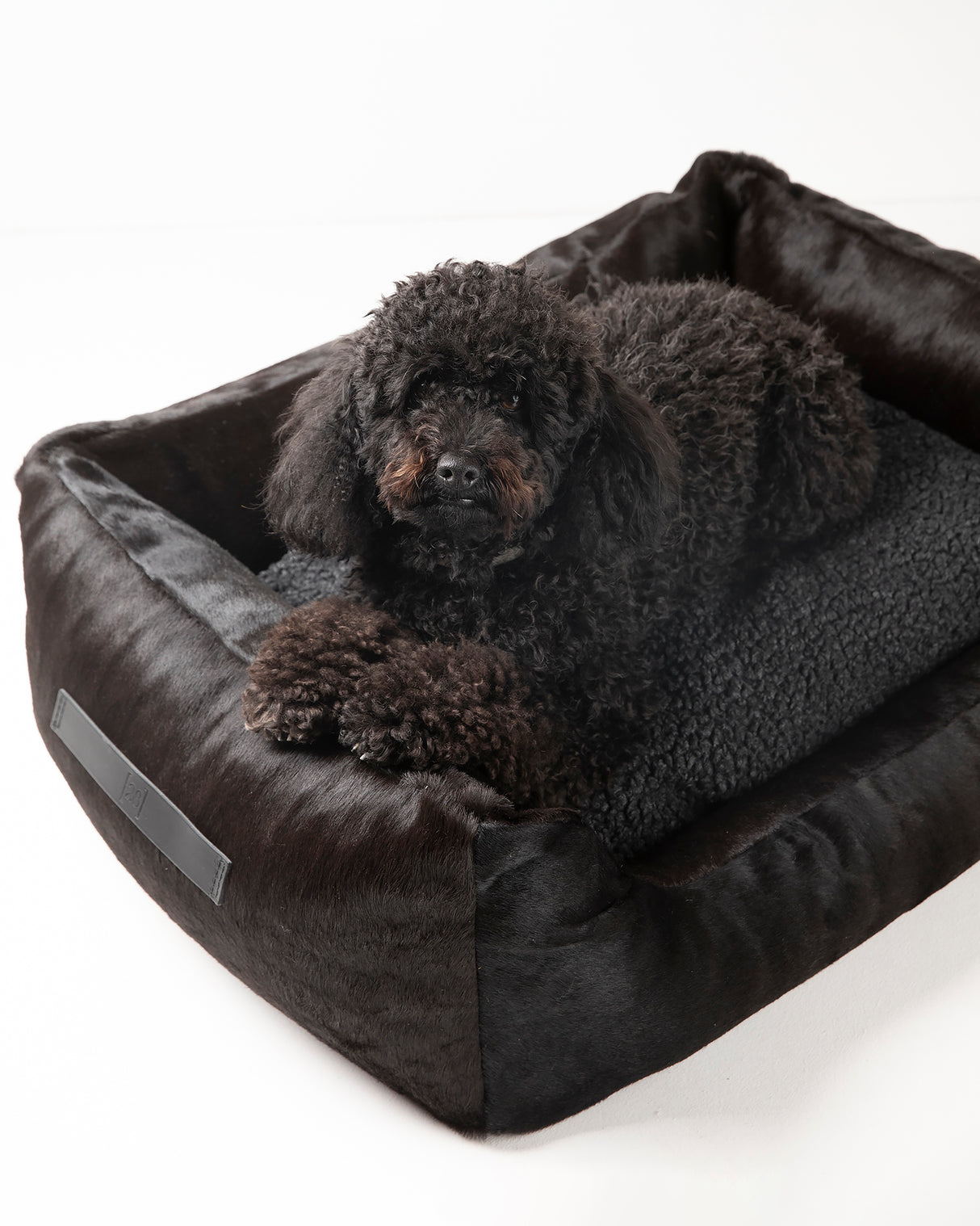 מיטת עור פרה הנרי | מיטה לכלב