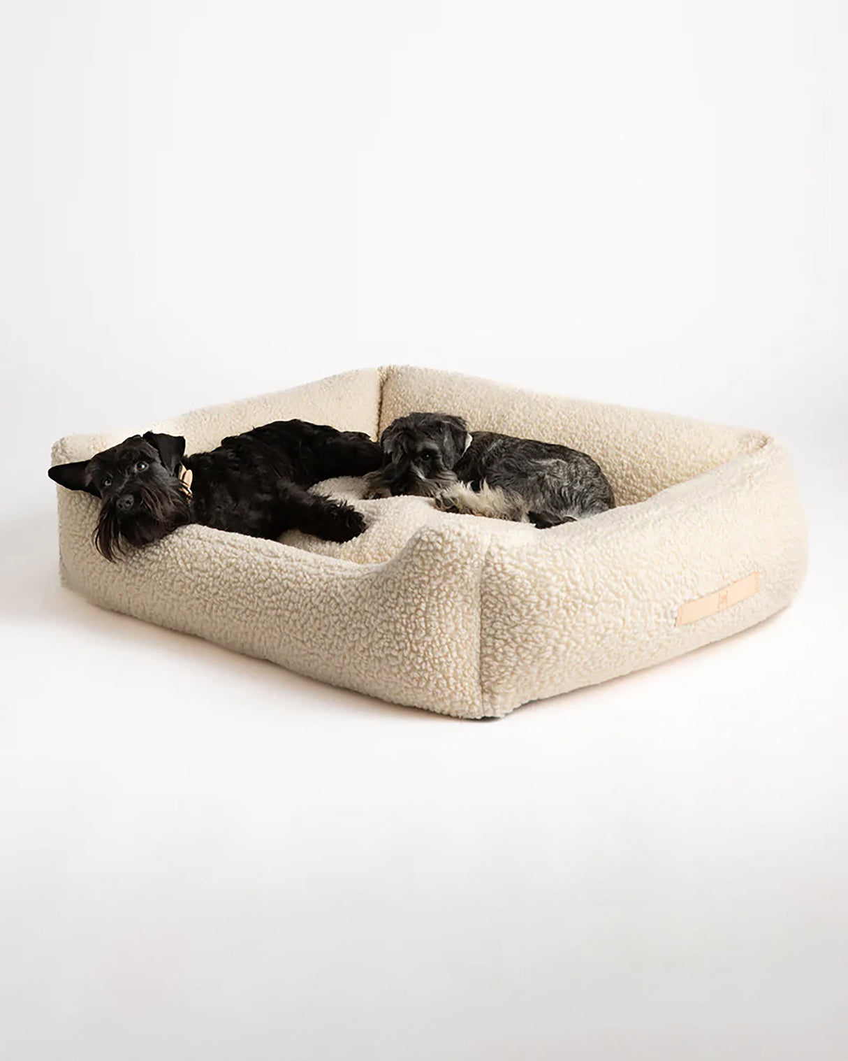מיטה לכלב מצמר בוקלה טבעי | HENRI DOG BED