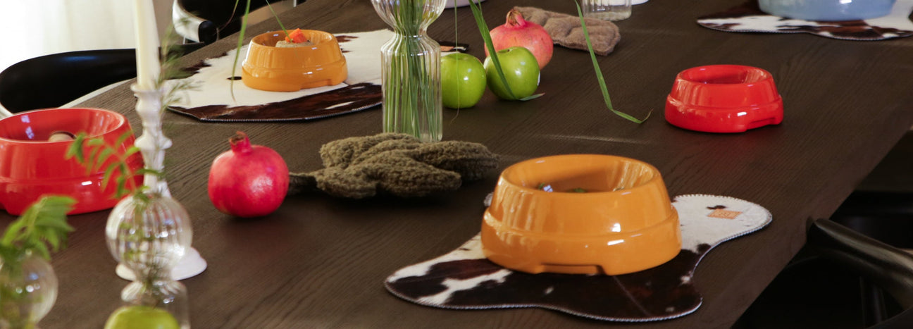 HOLIDAY DINNER TABLE