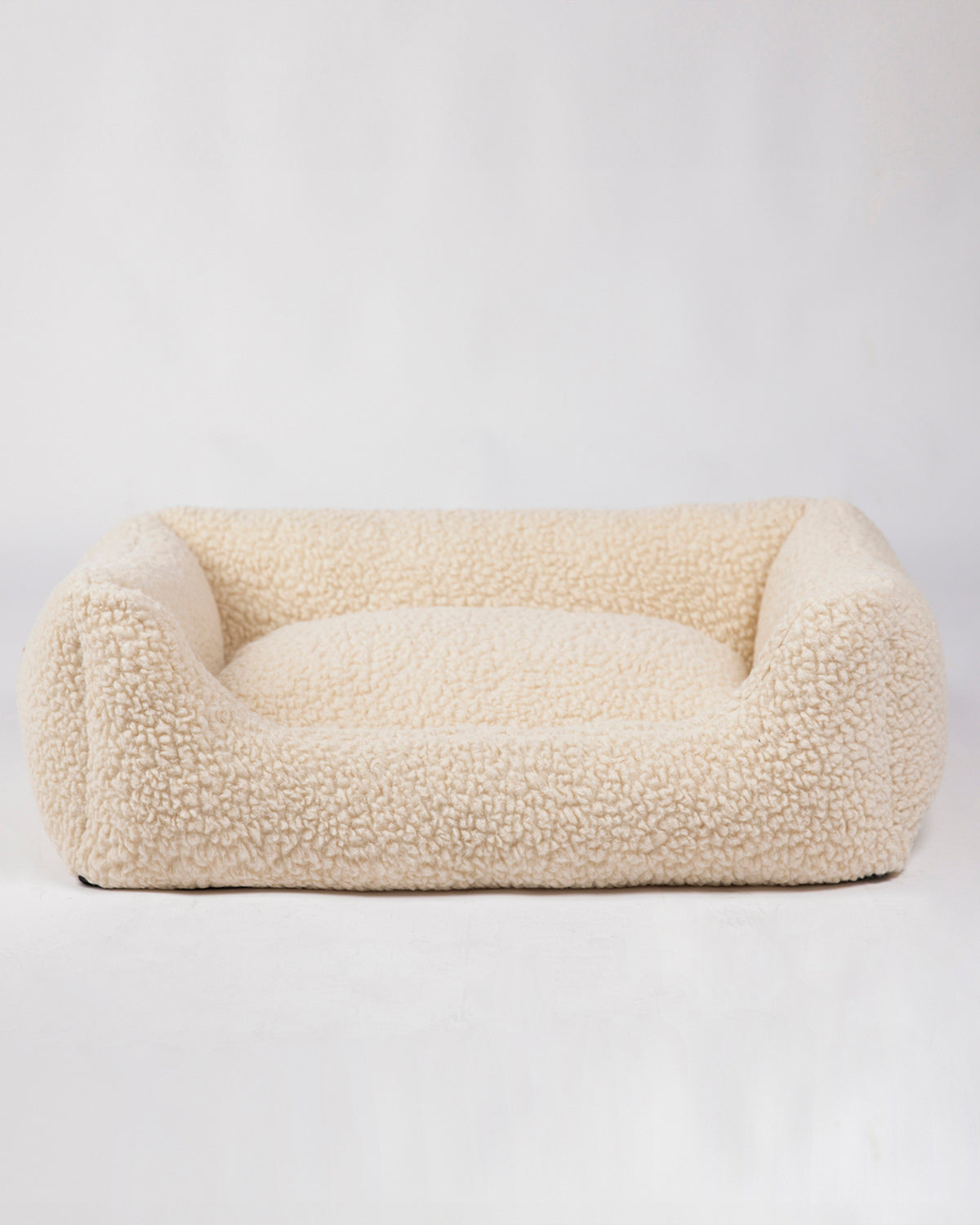 HENRI BOUCLÉ CAT BED | מיטה לחתול