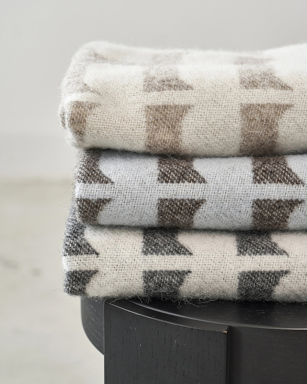 FLORA DOG WOOL BLANKET | שמיכה לכלב