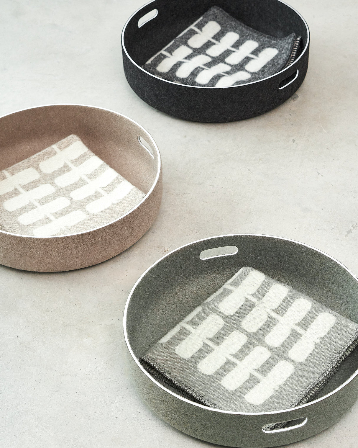 FLORA CAT WOOL BLANKET | שמיכה לחתול