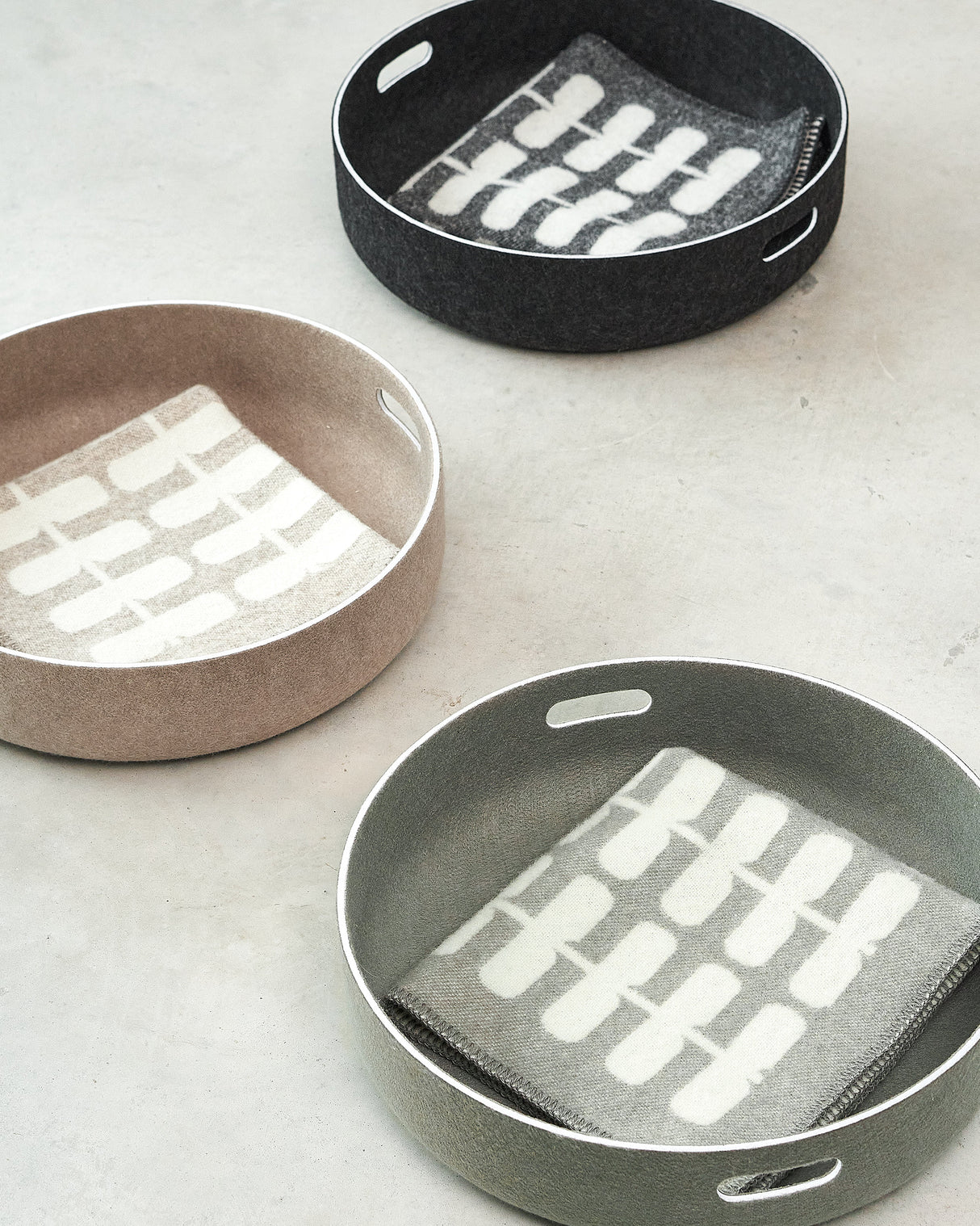 FLORA DOG WOOL BLANKET | שמיכה לכלב