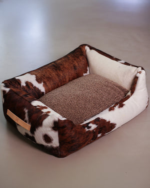 HENRI COWHIDE DOG BED | מיטה לכלב