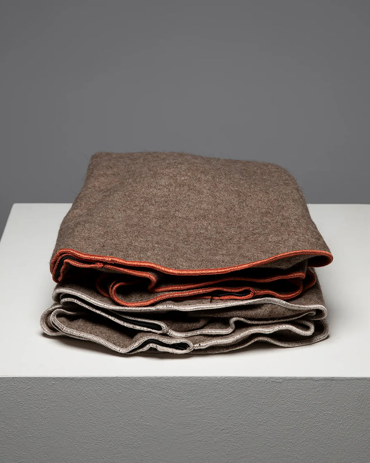 REPLACEMENT RECYCLED WOOL COVER FOR GIAMPAOLO DOG LOUNGE BED | ריפוד להחלפה למיטה לכלב