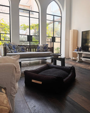 HENRI DARK COWHIDE BED | מיטה לכלב